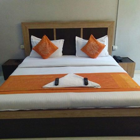 Hotel Samridhi Palace Juhi Bari Eksteriør bilde